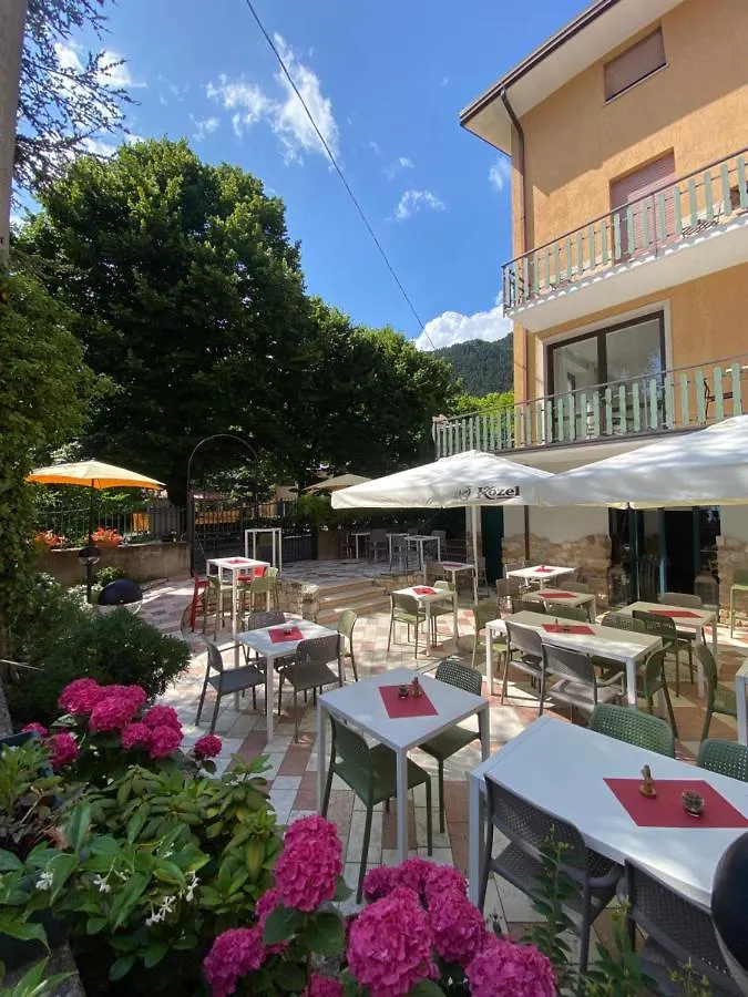 Ca' Ai Tigli Hotel Tignale 2*,