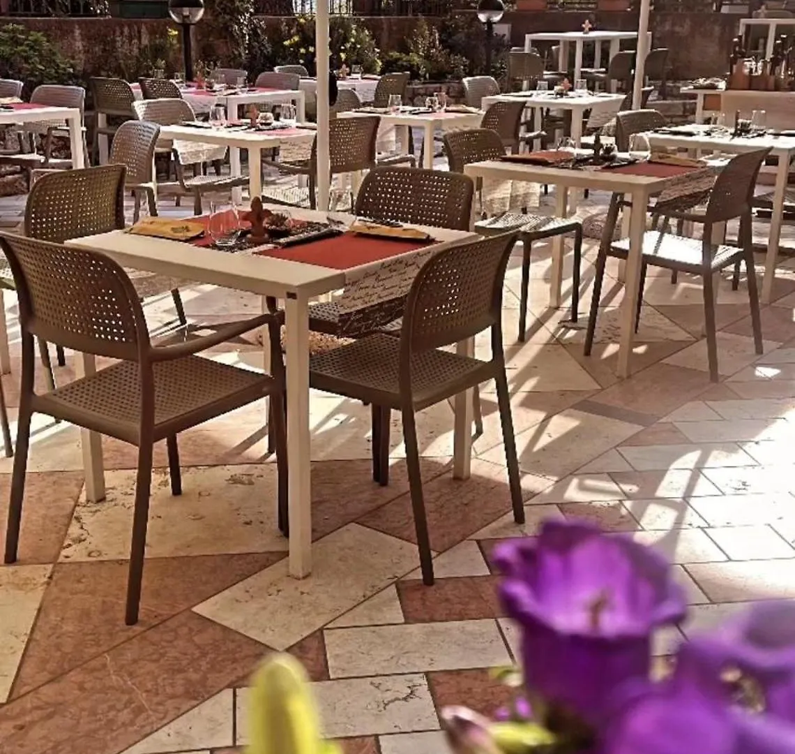 Ca' Ai Tigli Hotel Tignale 2*,